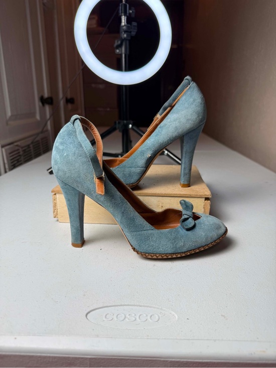 Marc Jacobs Shoes - Marc Jacobs dusty blue suede heels Sz 8.5 Broken hook